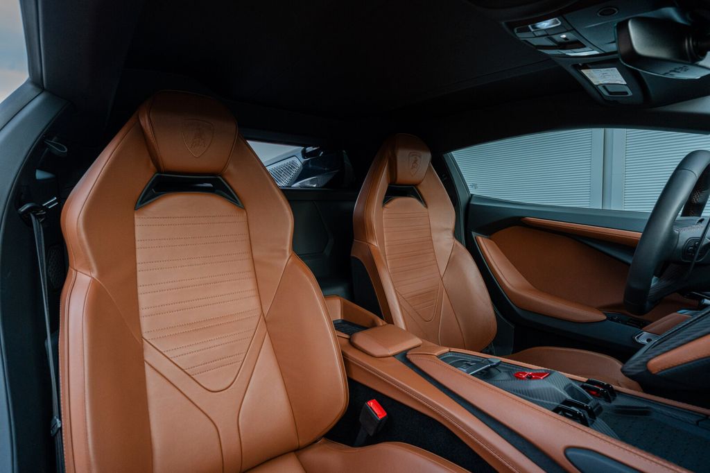 Lamborghini Revuelto 2025