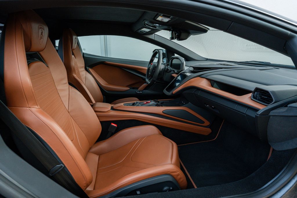 Lamborghini Revuelto 2025