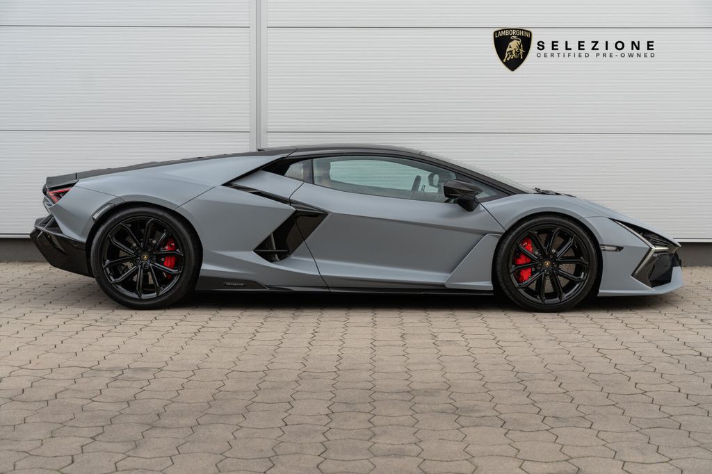 Lamborghini Revuelto 2025
