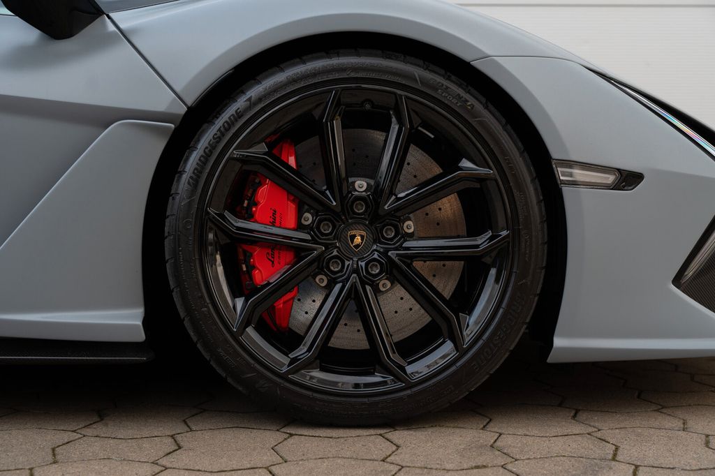 Lamborghini Revuelto 2025