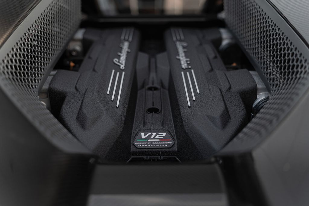 Lamborghini Revuelto 2025