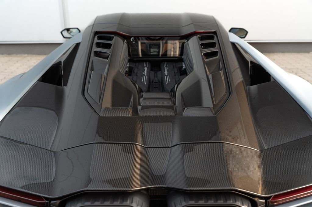 Lamborghini Revuelto 2025