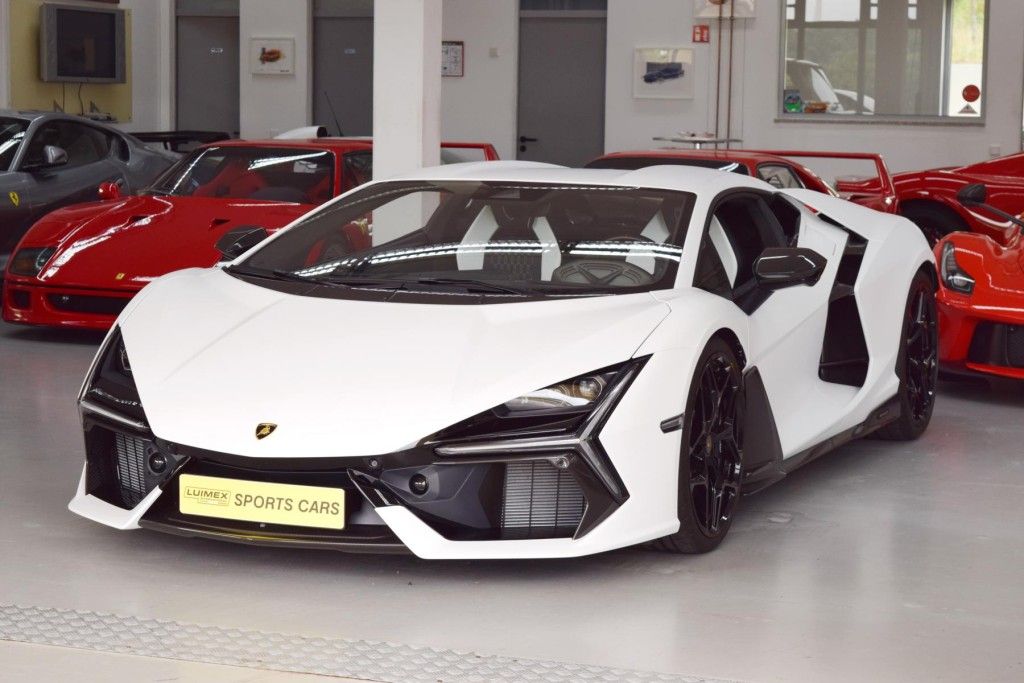 Lamborghini Revuelto 2025