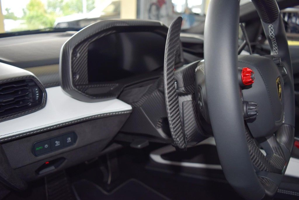 Lamborghini Revuelto 2025