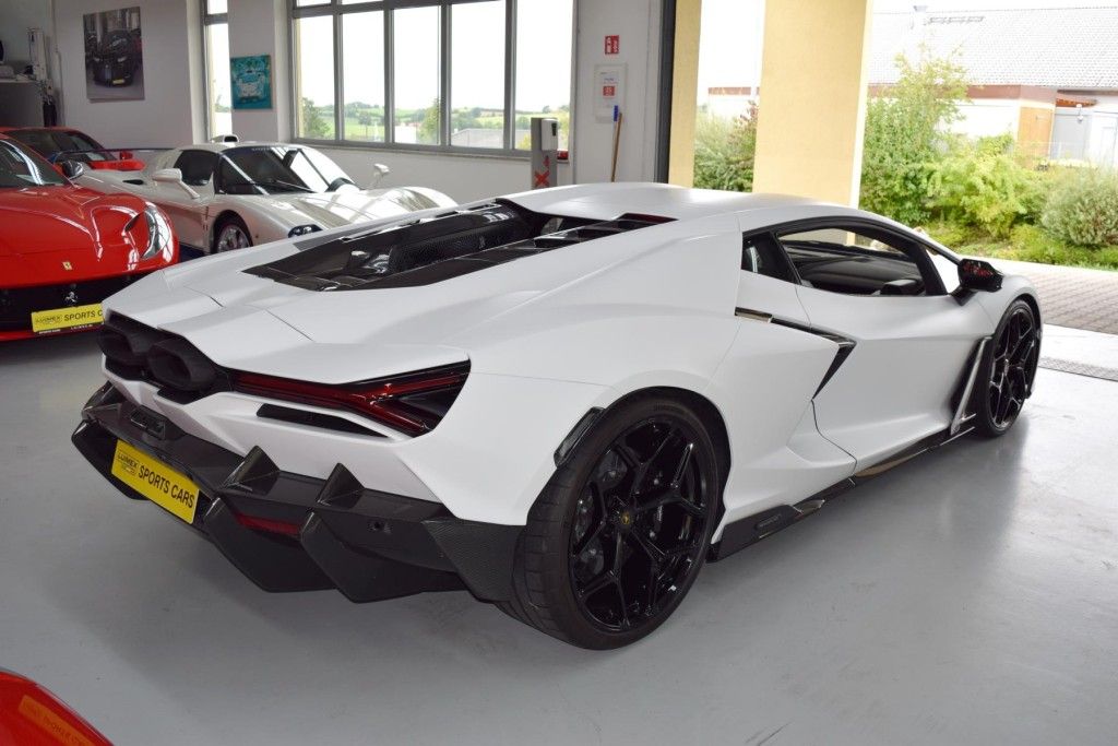 Lamborghini Revuelto 2025