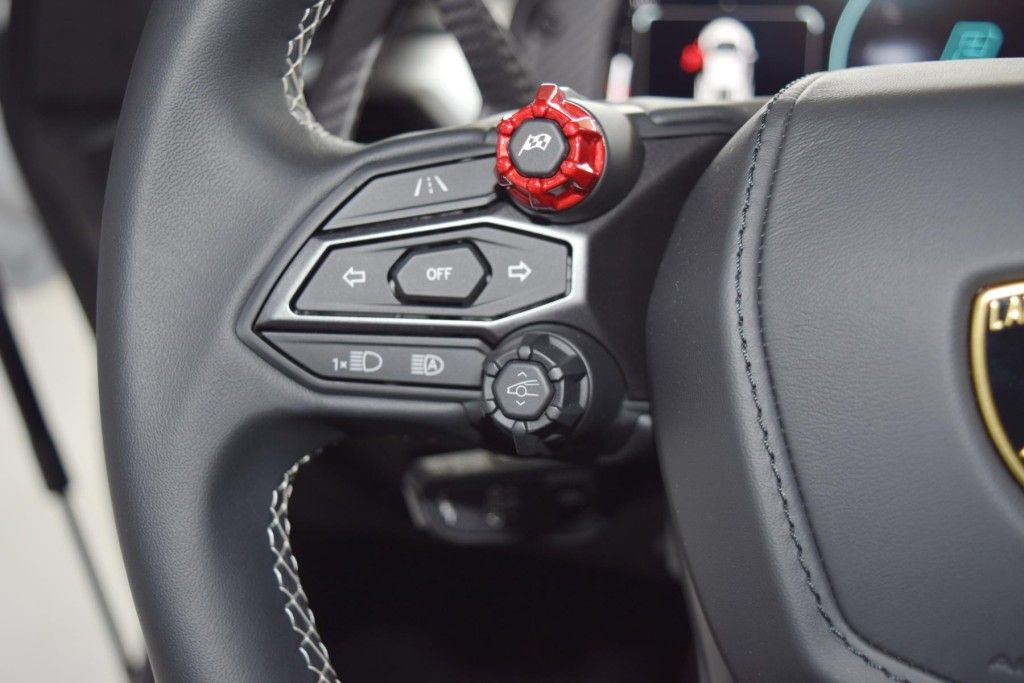 Lamborghini Revuelto 2025