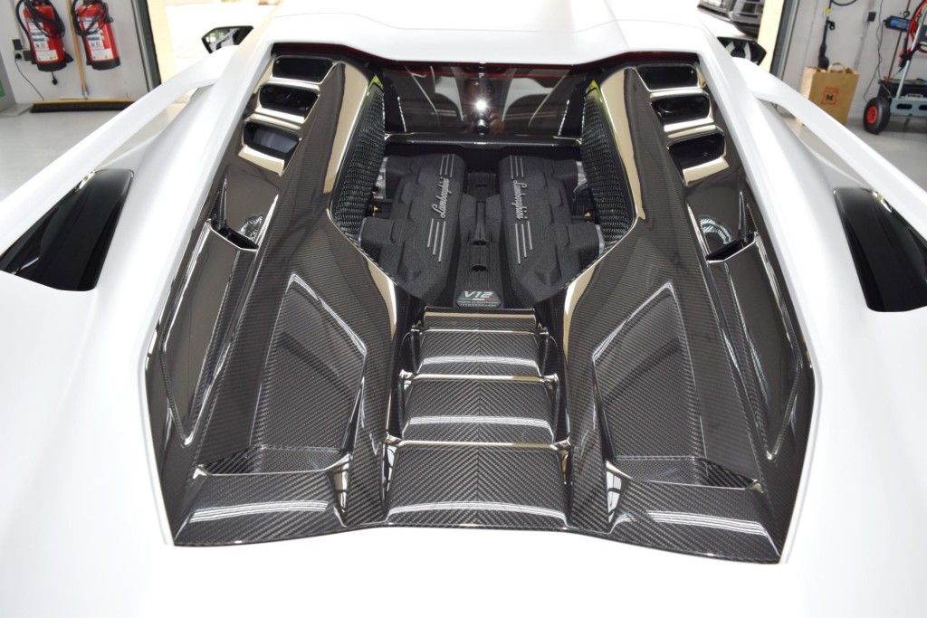 Lamborghini Revuelto 2025