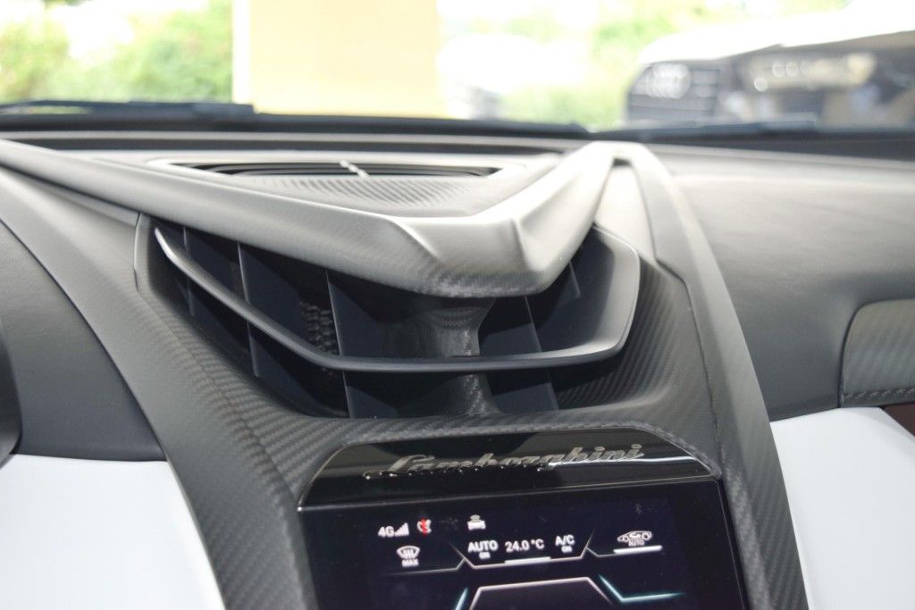 Lamborghini Revuelto 2025