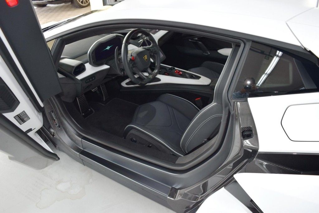 Lamborghini Revuelto 2025