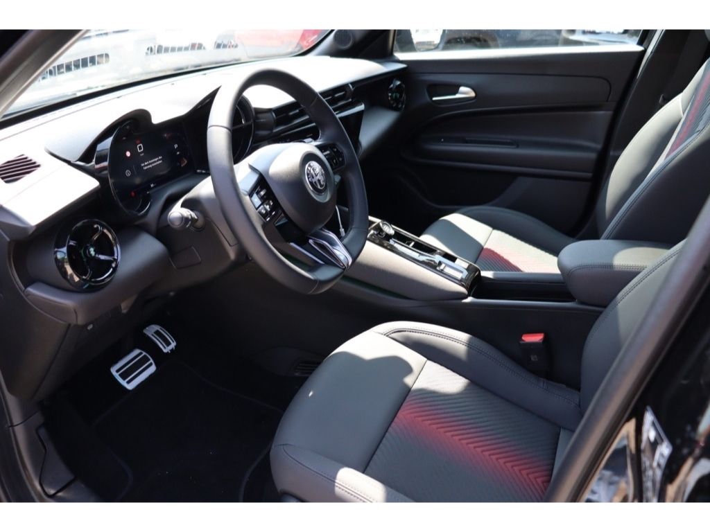 Alfa Romeo Junior 2025
