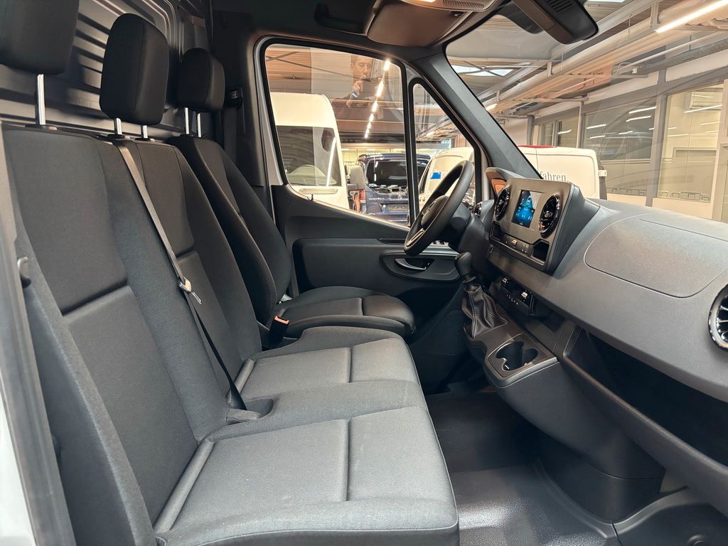 Mercedes-Benz Sprinter 2025