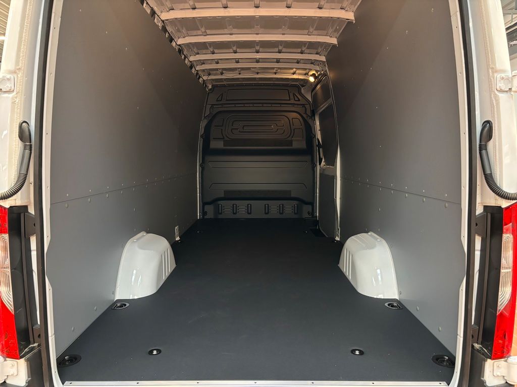 Mercedes-Benz Sprinter 2025