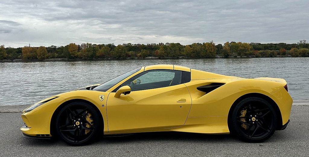 Ferrari F8 2022