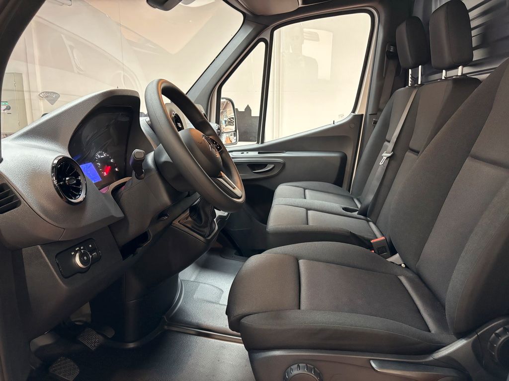 Mercedes-Benz Sprinter 2025