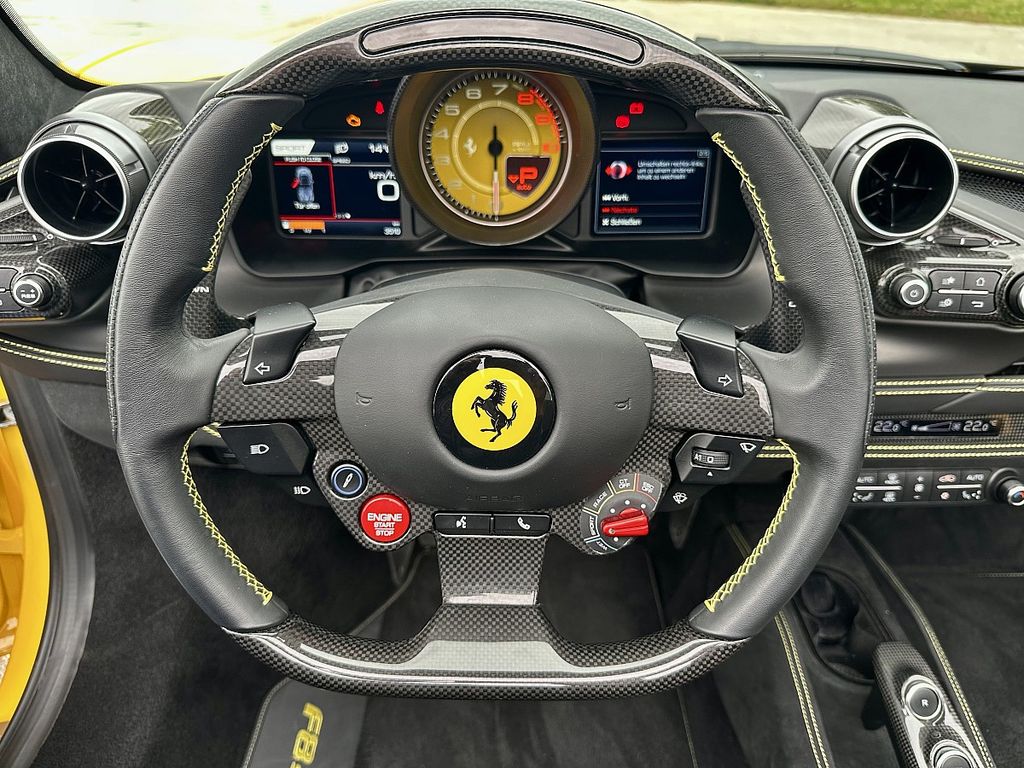 Ferrari F8 2022