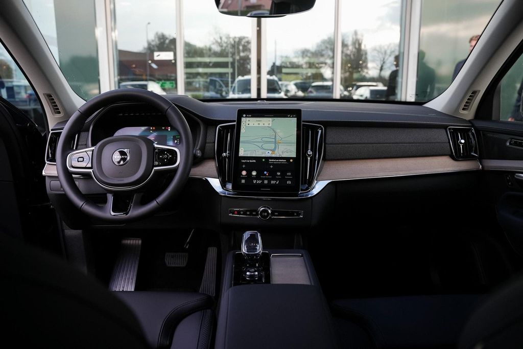 Volvo XC90 2025