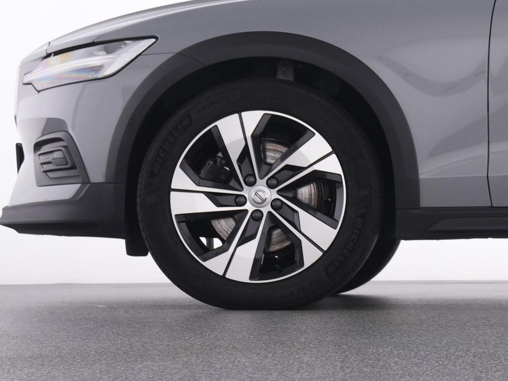 Volvo V60 Cross Country 2023