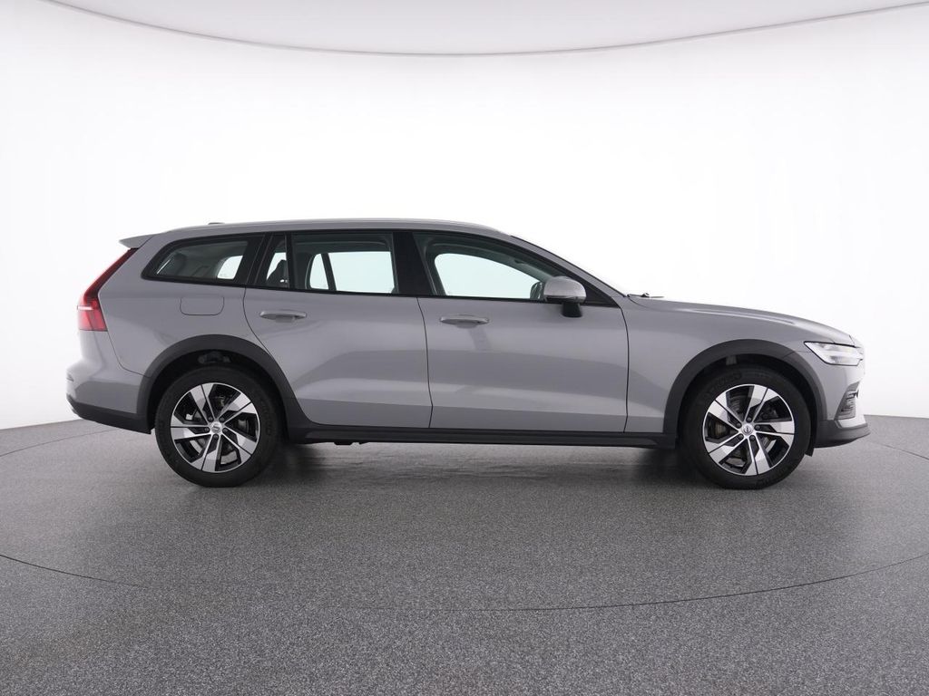 Volvo V60 Cross Country 2023
