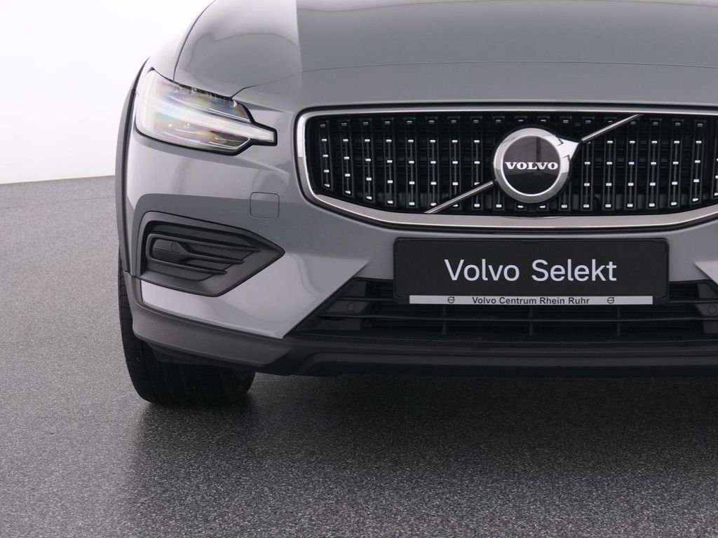 Volvo V60 Cross Country 2023