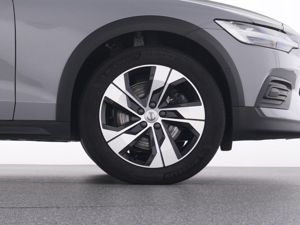 Volvo V60 Cross Country 2023