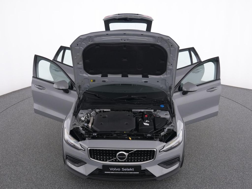 Volvo V60 Cross Country 2023