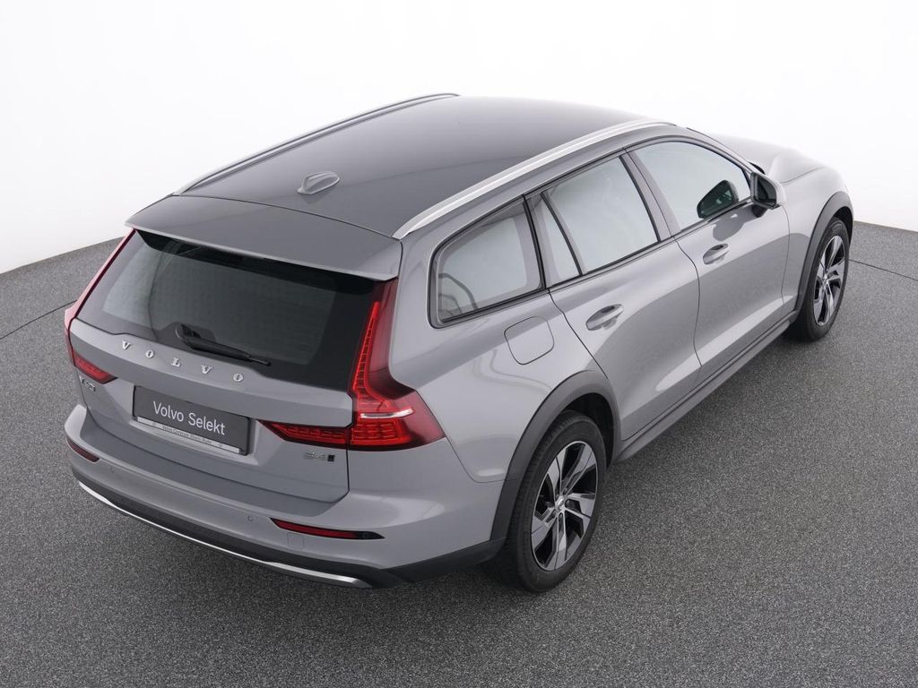 Volvo V60 Cross Country 2023