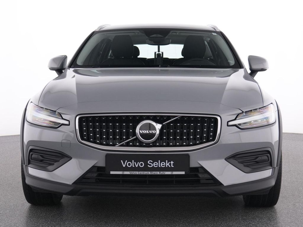 Volvo V60 Cross Country 2023