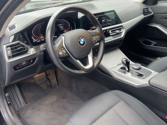 BMW 318 2022