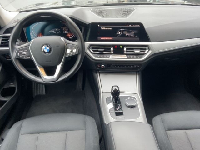 BMW 318 2022