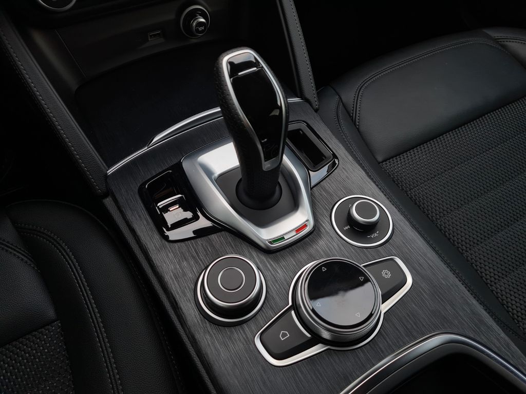 Alfa Romeo Stelvio 2021