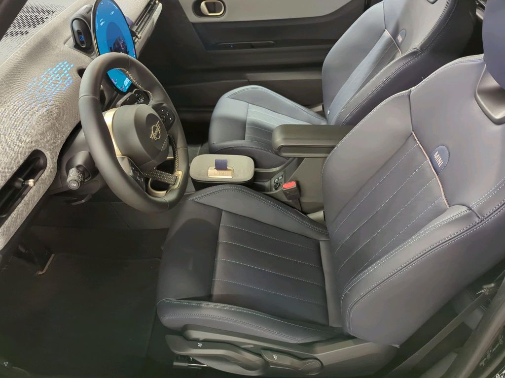 MINI Cooper Cabrio 2024