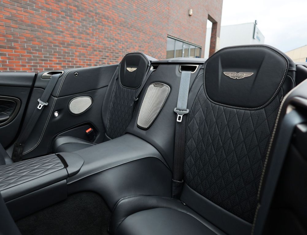 Aston Martin DB12 2025