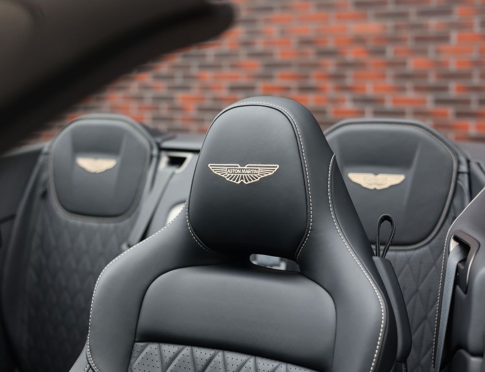 Aston Martin DB12 2025