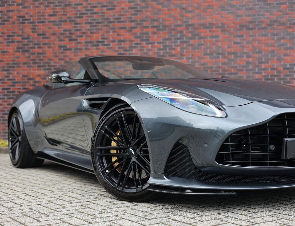 Aston Martin DB12 2025