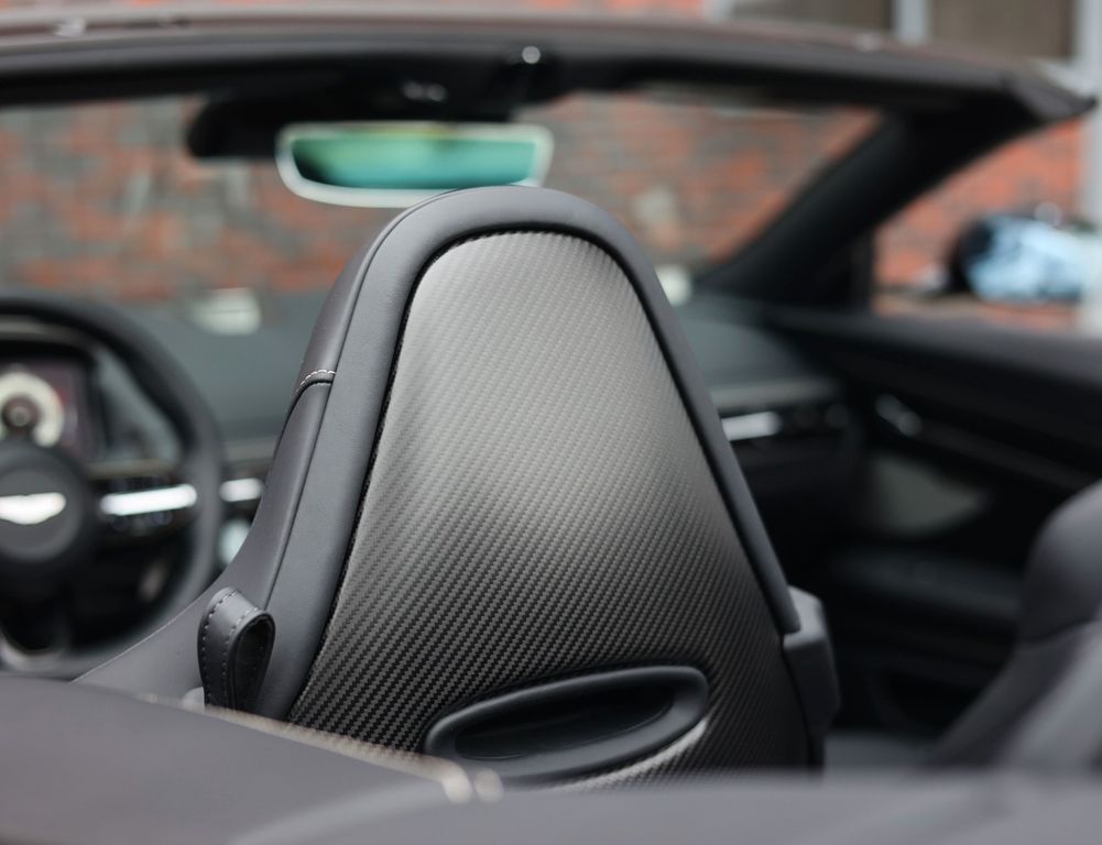 Aston Martin DB12 2025