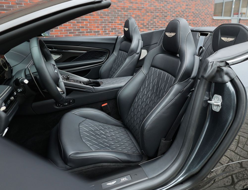 Aston Martin DB12 2025