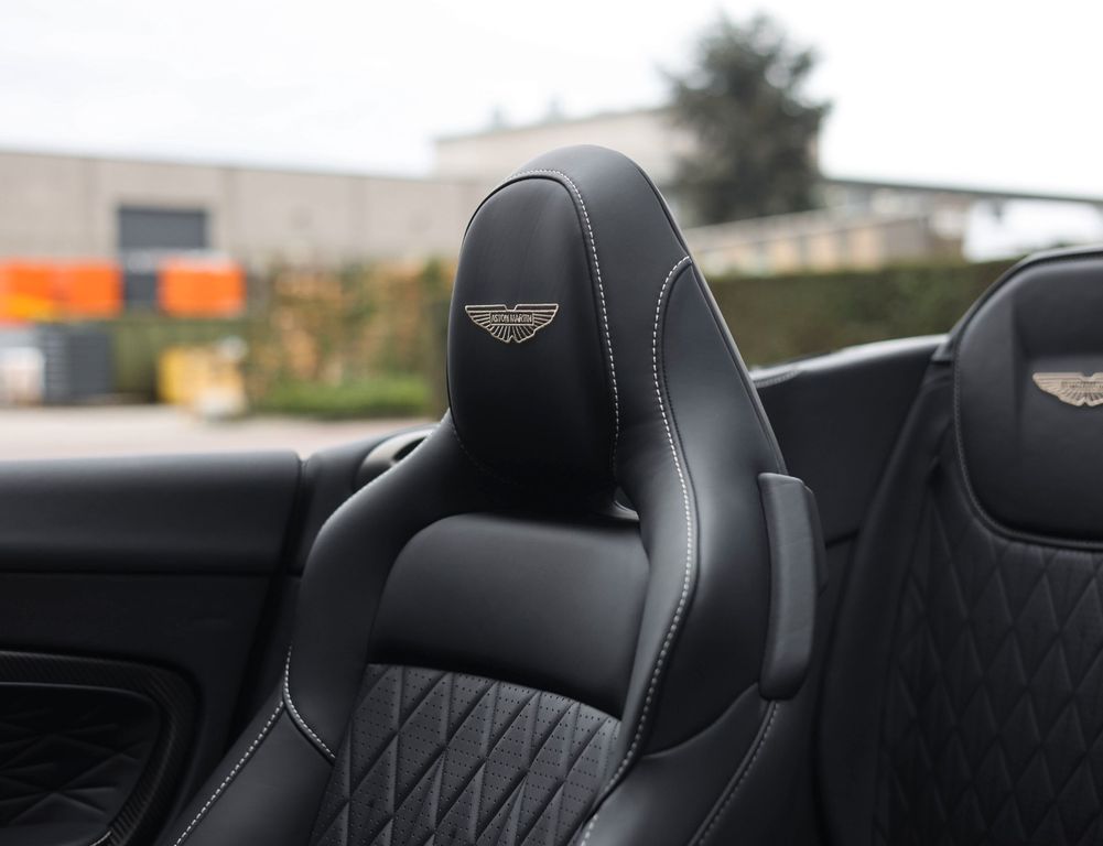 Aston Martin DB12 2025