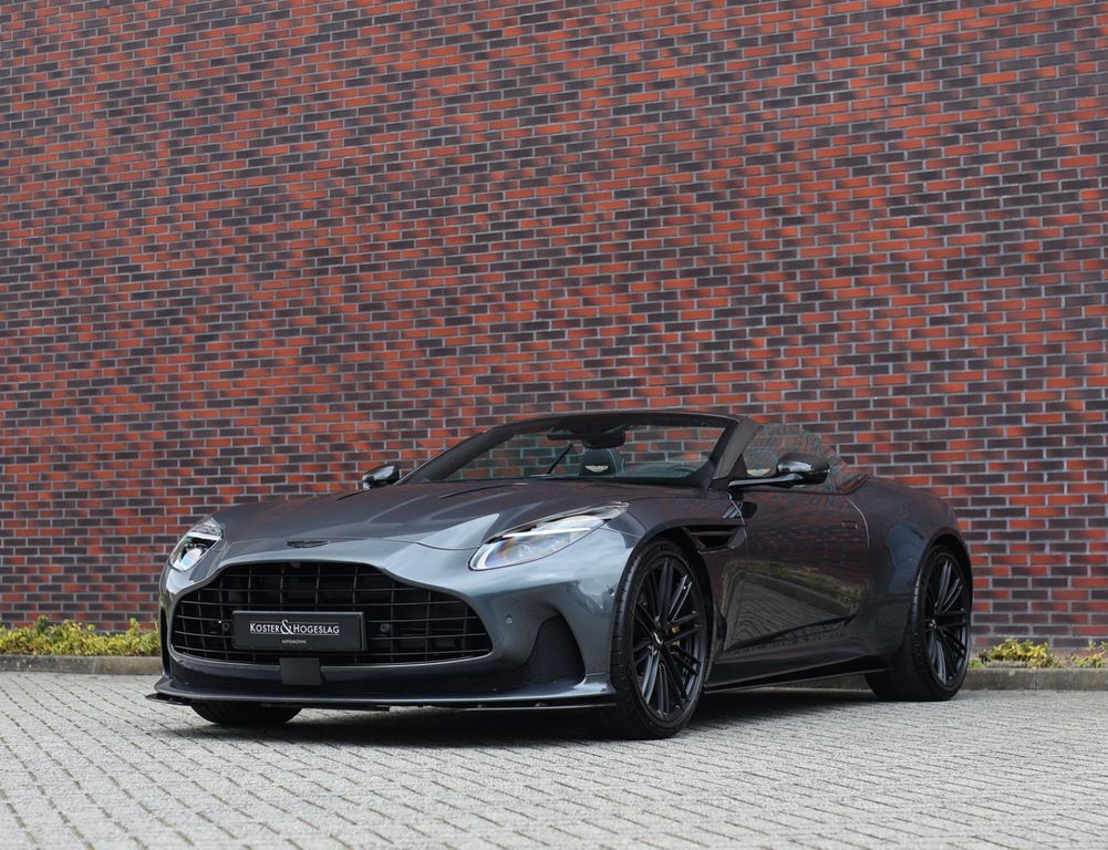 Aston Martin DB12 2025