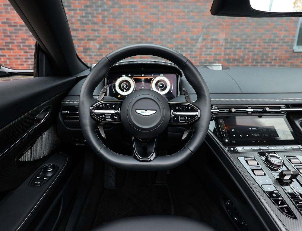 Aston Martin DB12 2025