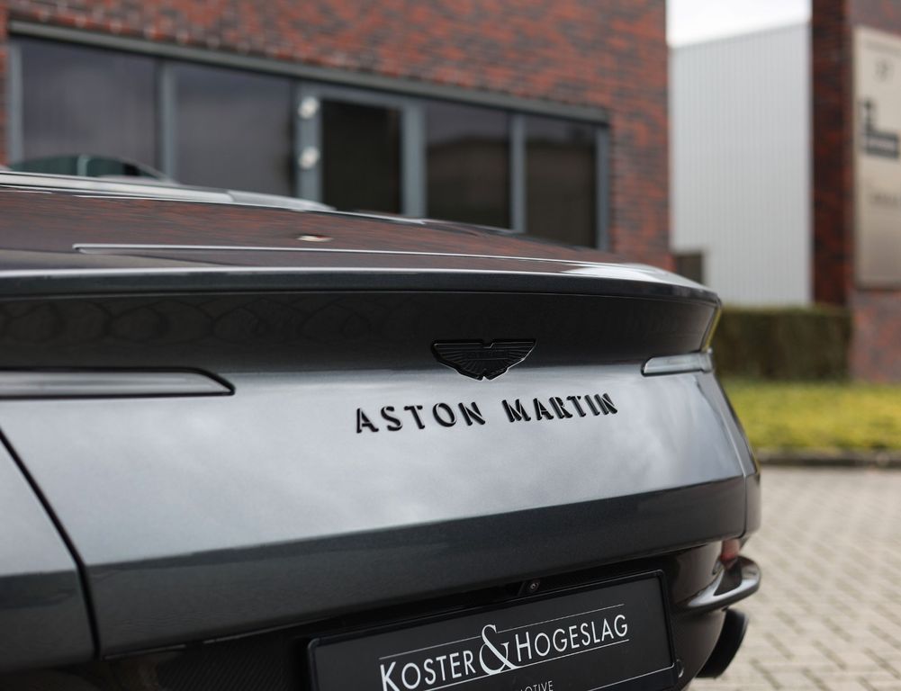 Aston Martin DB12 2025