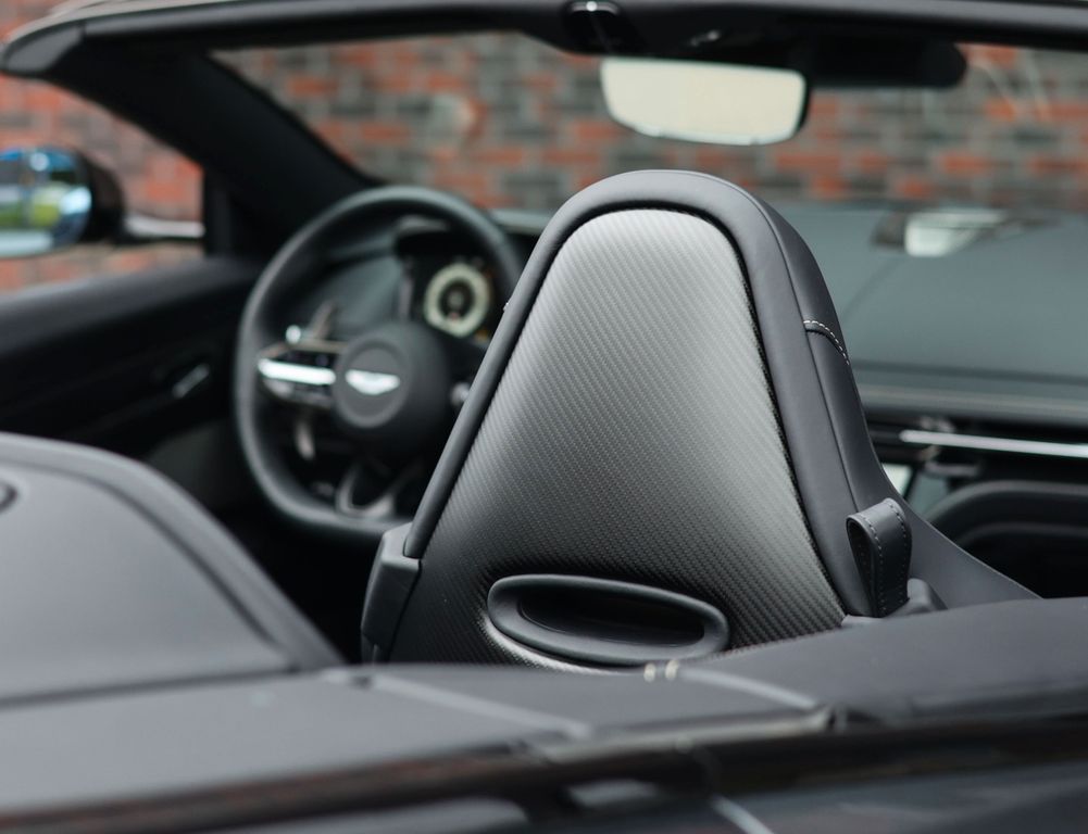 Aston Martin DB12 2025