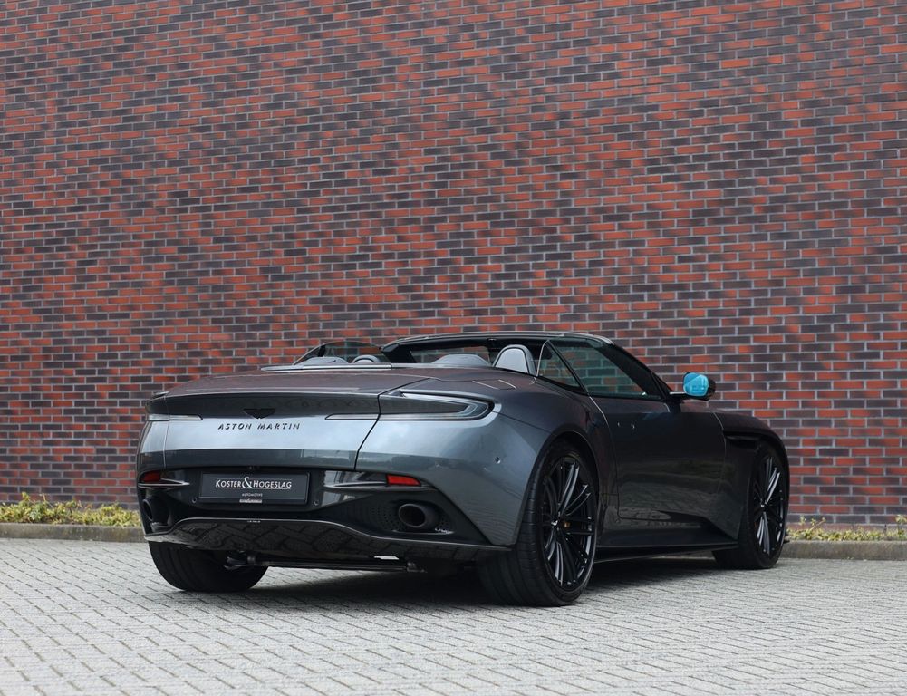 Aston Martin DB12 2025