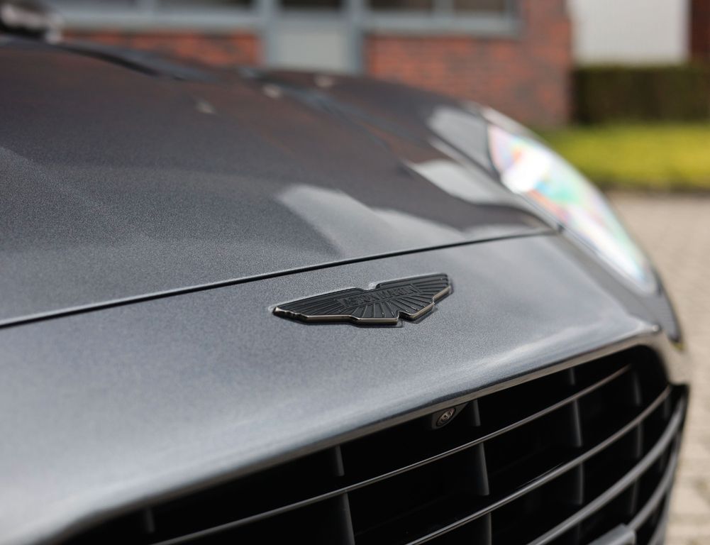 Aston Martin DB12 2025