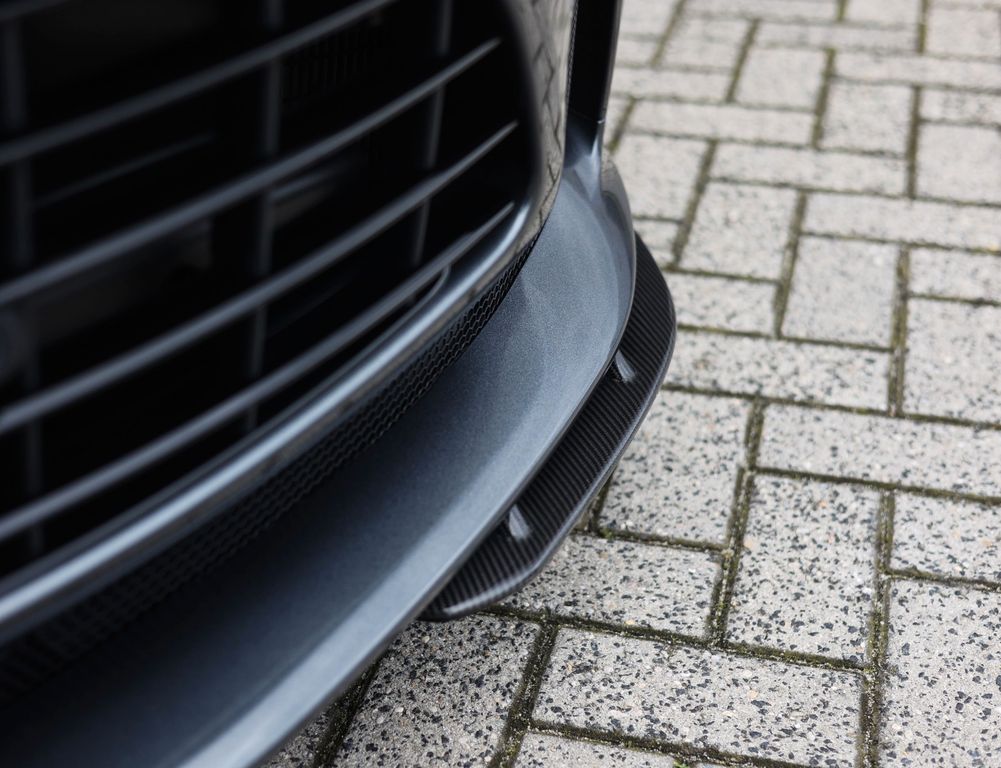 Aston Martin DB12 2025