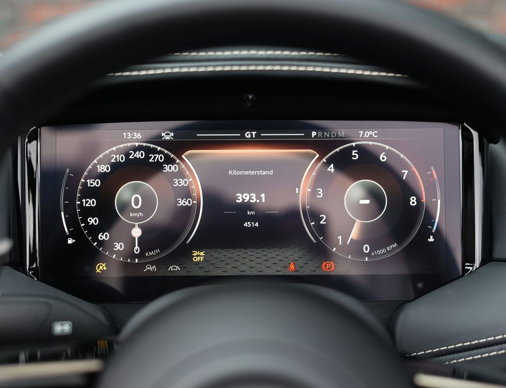 Aston Martin DB12 2025