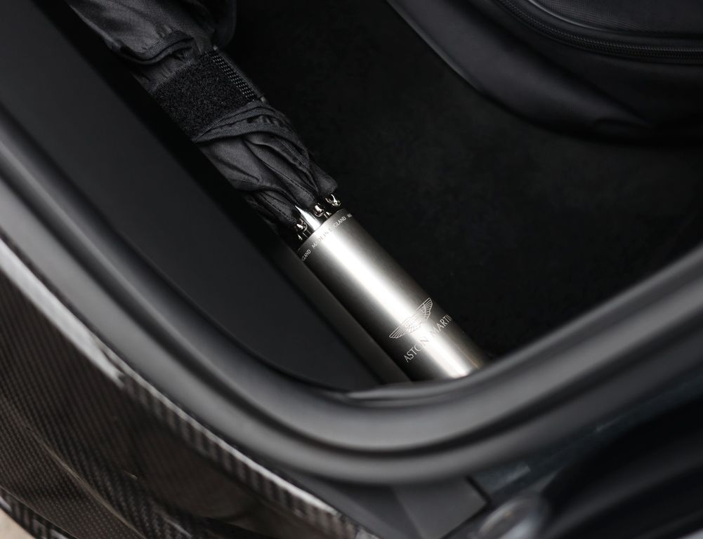 Aston Martin DB12 2025