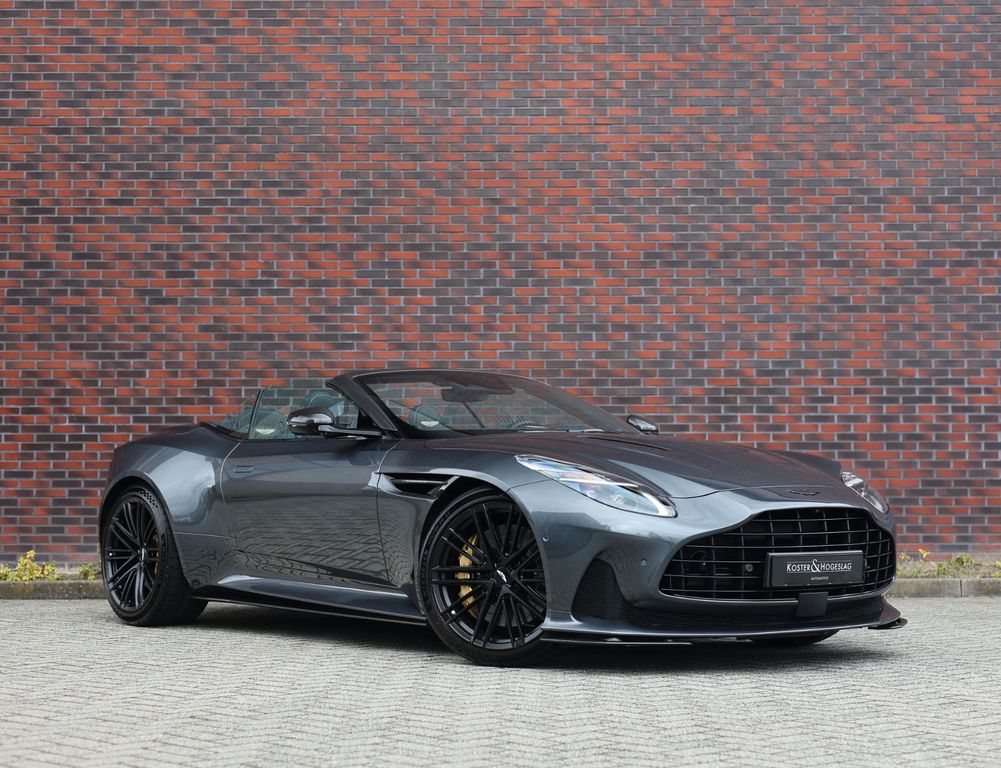 Aston Martin DB12 2025