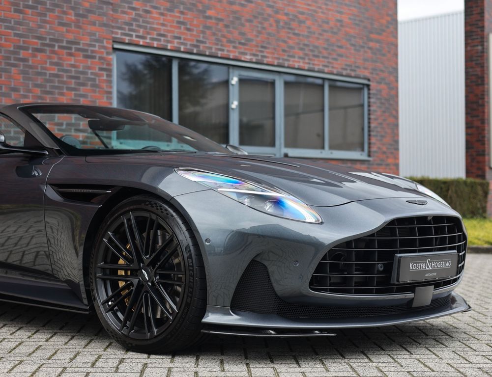 Aston Martin DB12 2025