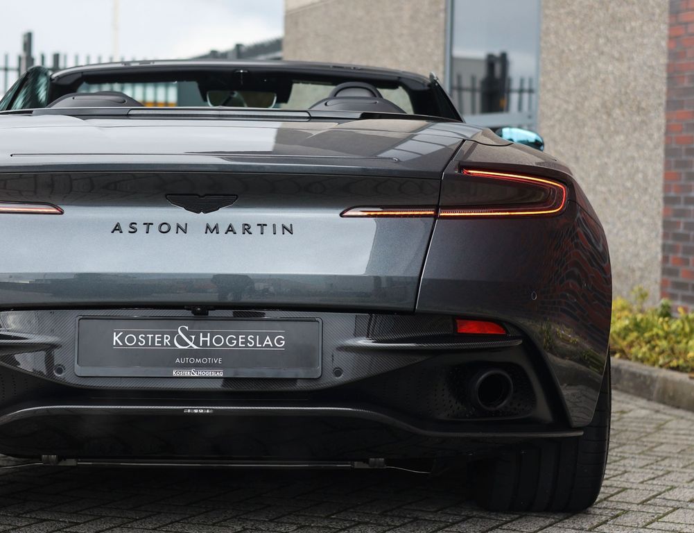 Aston Martin DB12 2025
