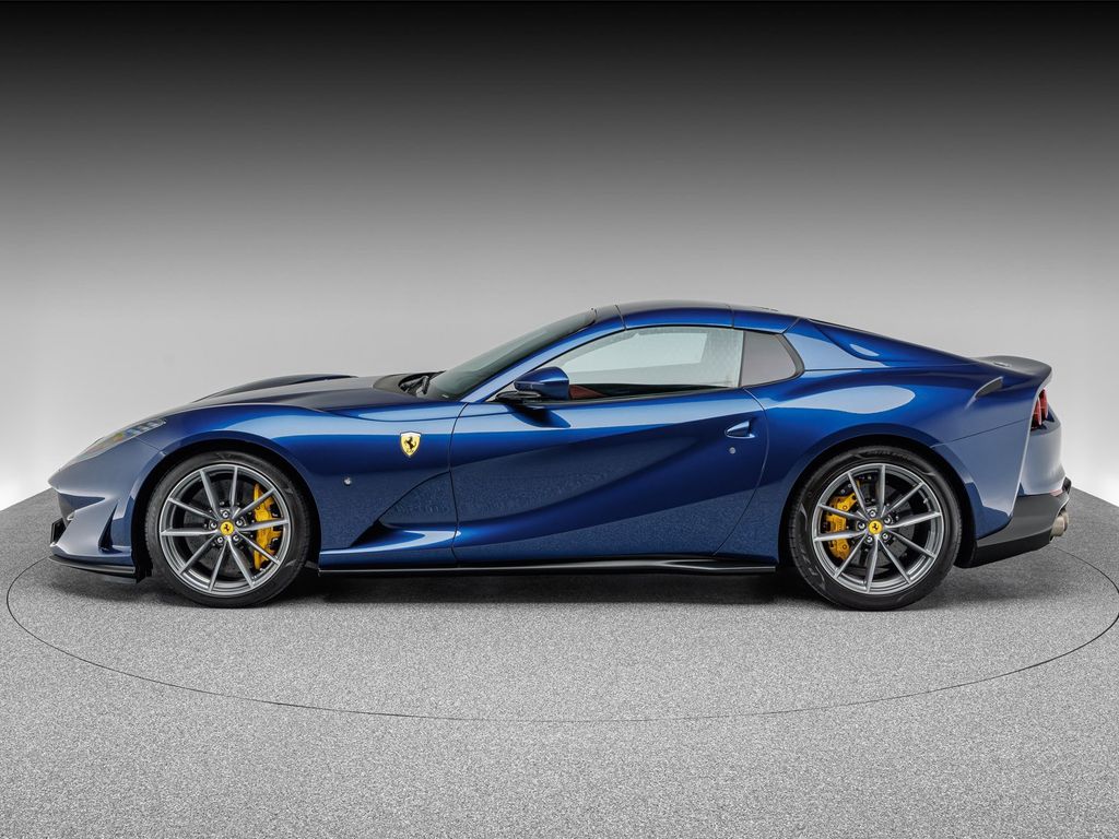 Ferrari 812 2022